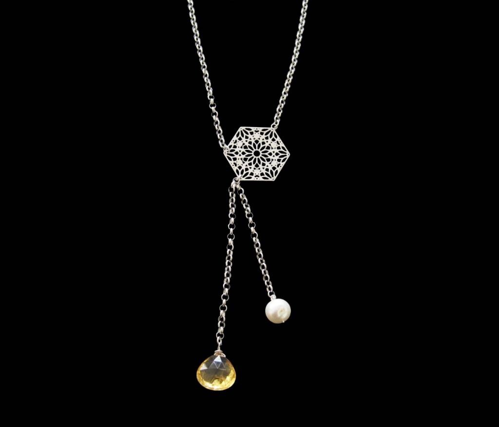 ASYMMETRIC NECKLACE WITH SMALL HEXAGON AND CHAIN TASSEL