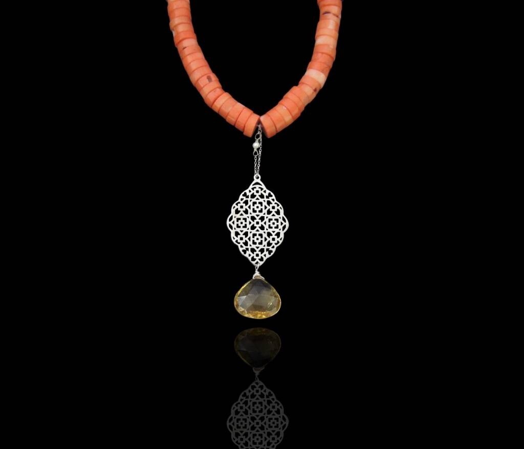CORAL NECKLACE WITH GEOMETRIC MOTIF AND CUT CITRINES