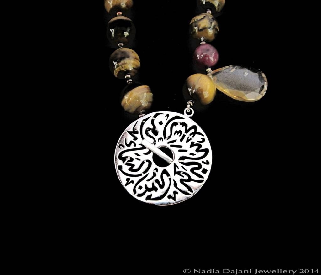 GEMSTONE NECKLACE WITH MEDIUM DISC PENDANT