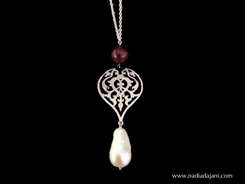 CHAIN NECKLACE. RUBY. ARABESQUE AND BAROQUE PEARL