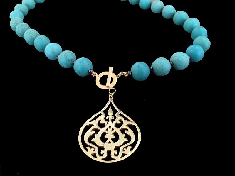 GEMSTONE NECKLACE WITH FRONT CLOSURE &amp; LARGE ARABESQUE