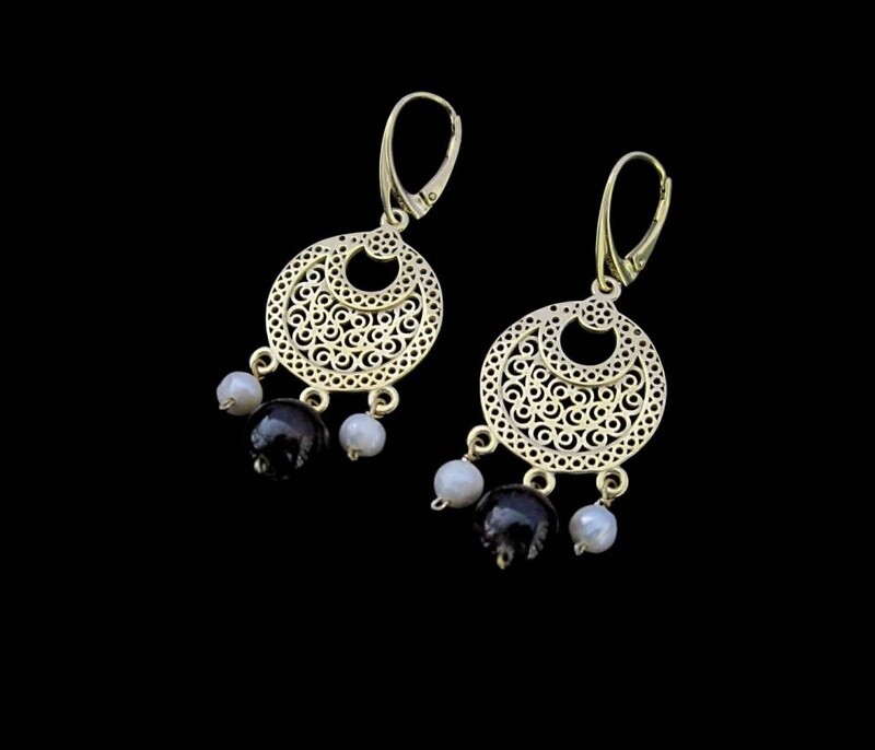 CRESCENT EARRINGS WITH 3 STONES