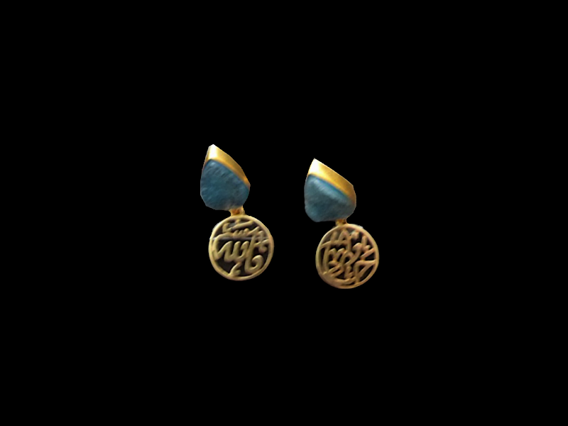 CABOCHON PIN EARRING WITH WORD GP