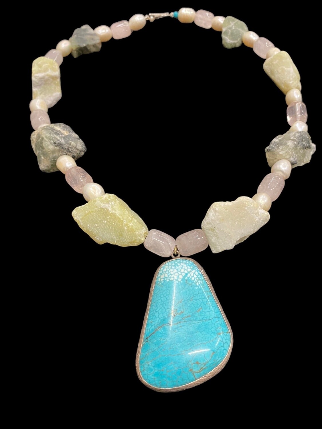 CALCITE. ROSEQUARTZ. PEARL NECKLACE WITH TURQUOISE PENDANT