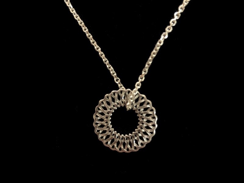 Chain necklace with small Karma motif