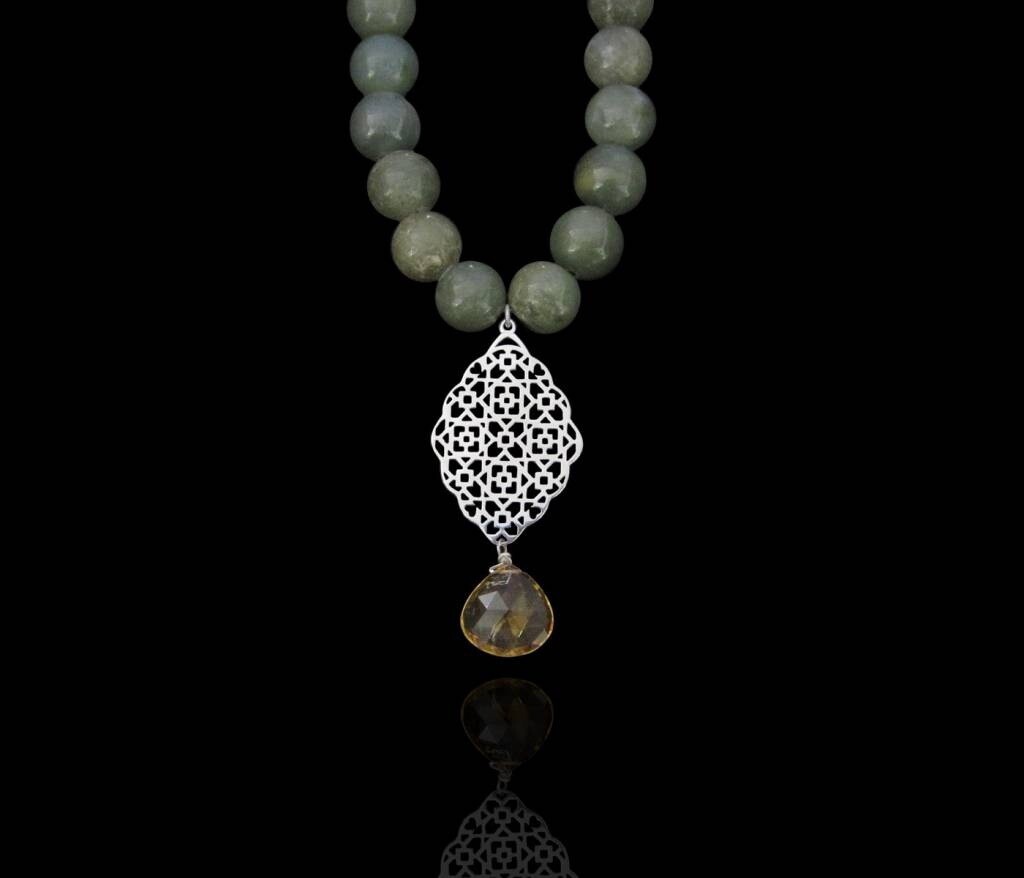 JADE NECKLACE WITH GEOMETRY PENDANT AND CUT STONE DROP