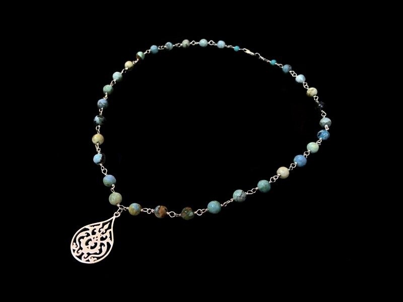 GEMSTONE NECKLACE WITH SMALL ARABESQUE PENDANT