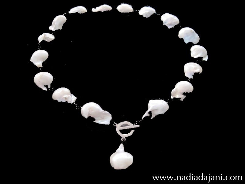 LARGE BAROQUE PEARL NECKLACE. BAROQUE DROP