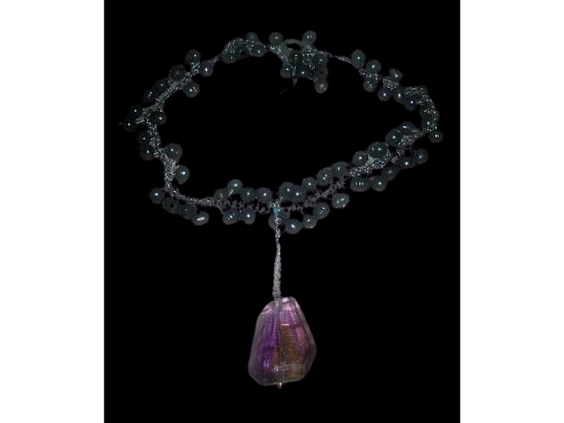 GREY PEARLS WITH CUT AMETHYST DROP