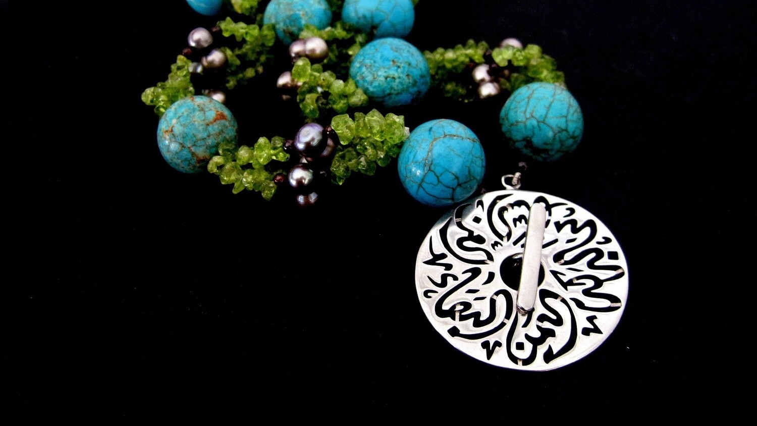 EMBROIDERED NECKLACE WITH MEDIUM DISC CLASP