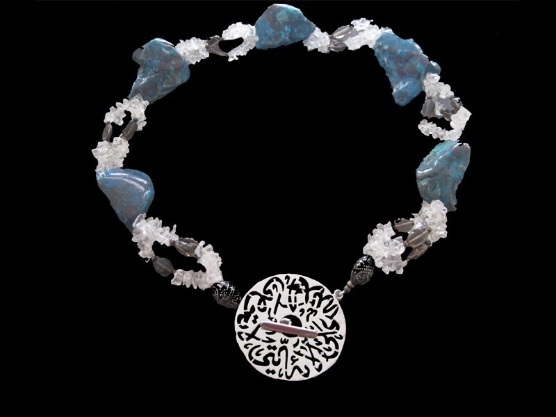 EMBROIDERED LARGE STONES WITH DISC CLOSURE