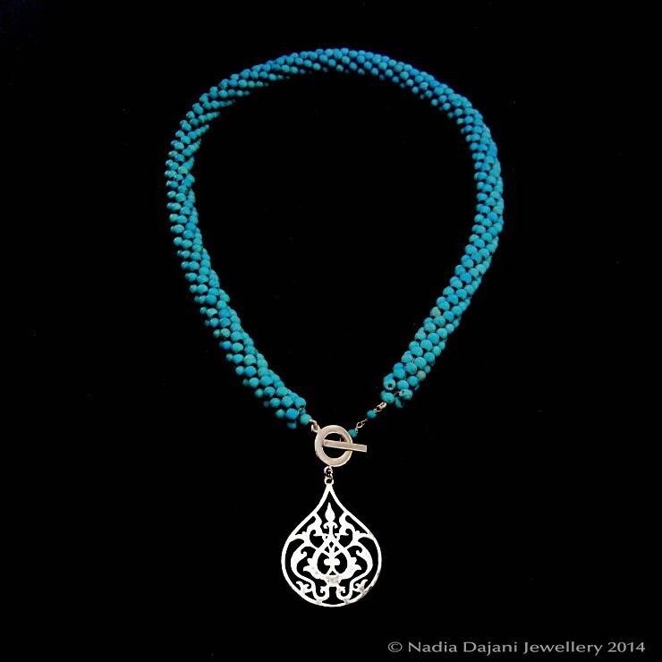 CROCHET NECKLACE WITH ARABESQUE PENDANT