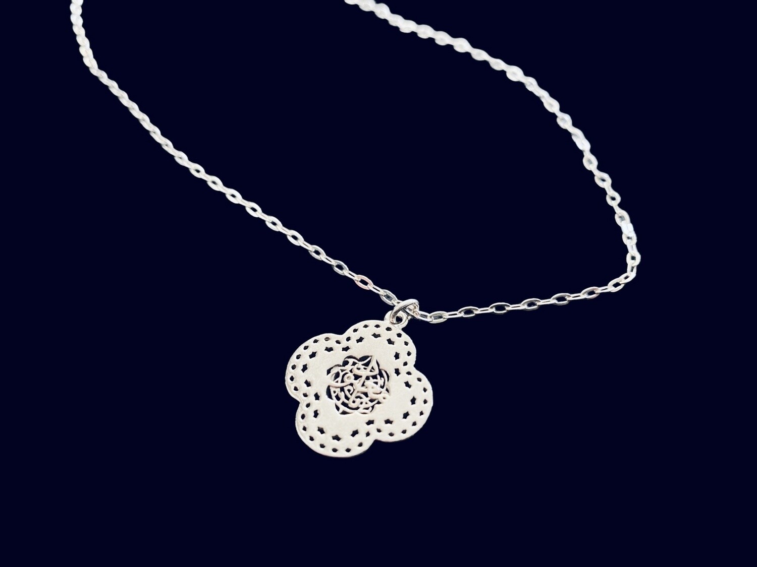 SILVER CHAIN WITH SMALL SILVER CLOVER