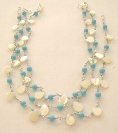 TURQUOISE. MOTHER OF PEARL NECKLACE