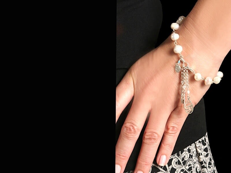 PEARL WIRE BRACELET WITH AIN RABUKA TARAAK TASSEL