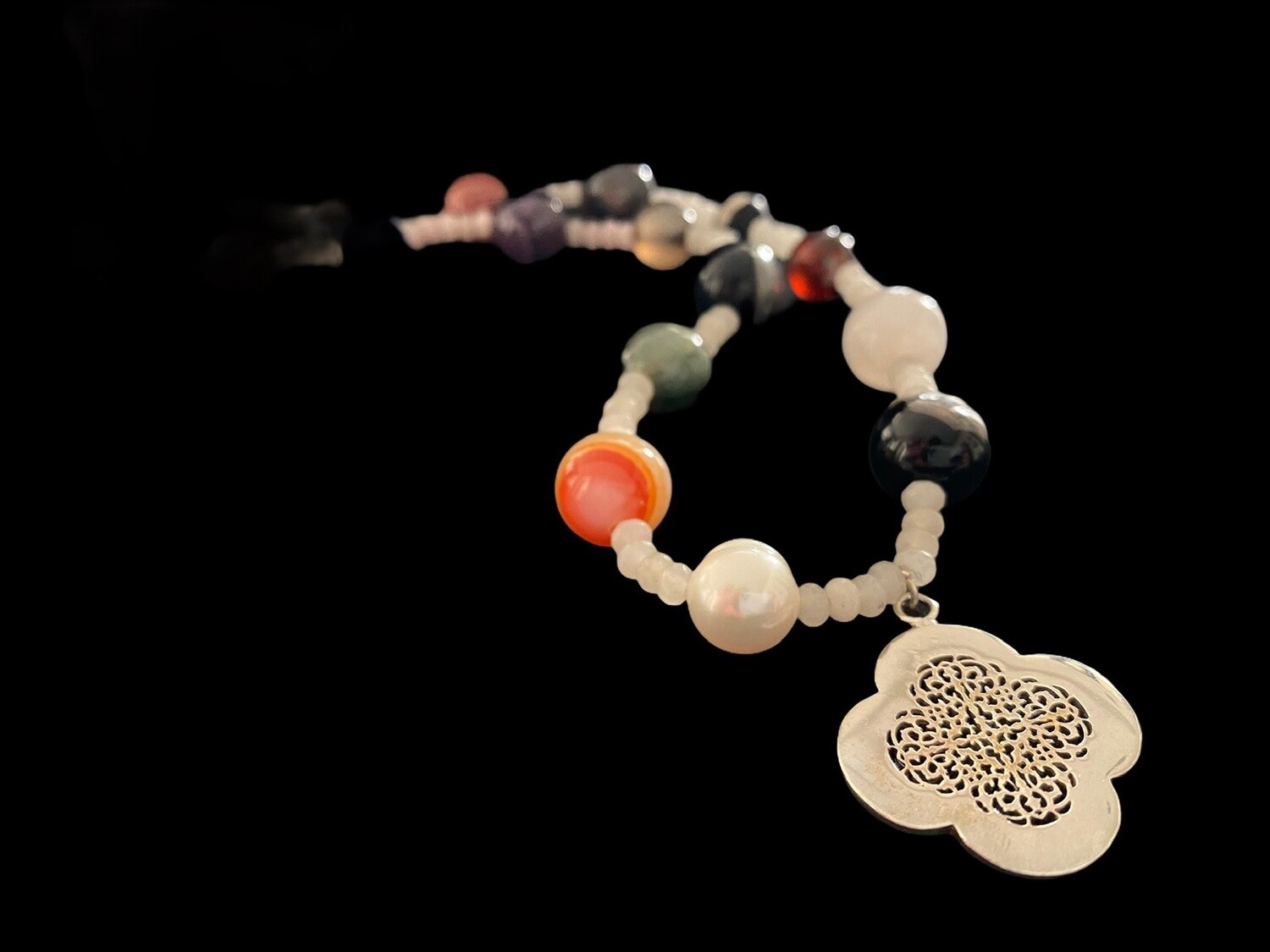 MIXED GEMSTONES WITH CLOVER