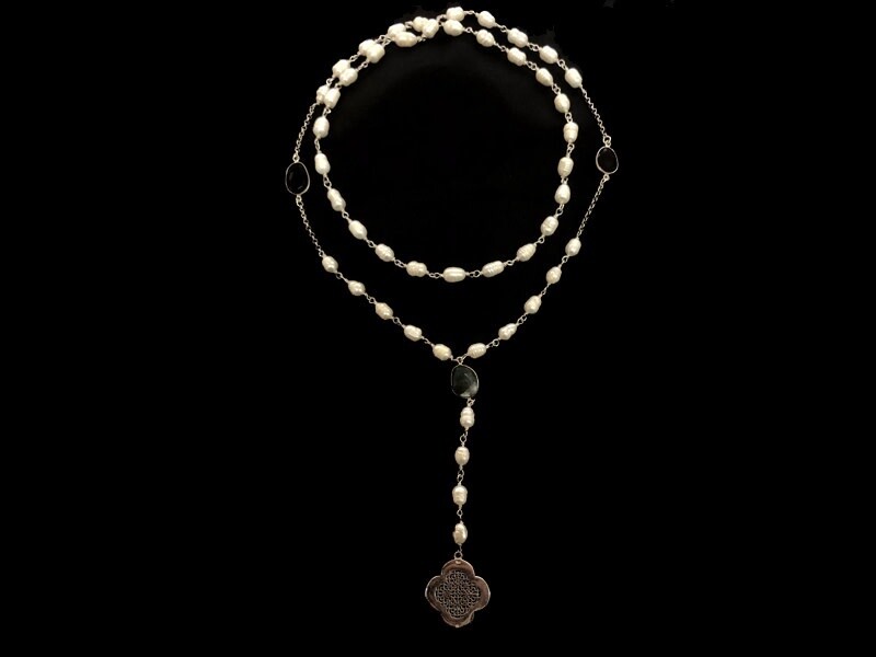 LONG PEARL NECKLACE WITH SILVER CLOVER