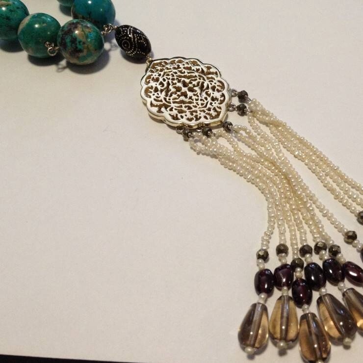 STONE NECKLACE WITH OVAL ARABESQUE &amp; TASSELS