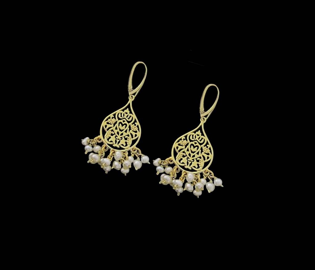 SMALL ARABESQUE GP EARRINGS WITH PEARL DANGLES