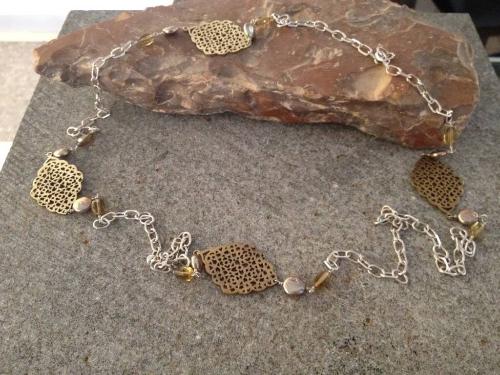 TWO TONE GEO NECKLACE WITH STONES
