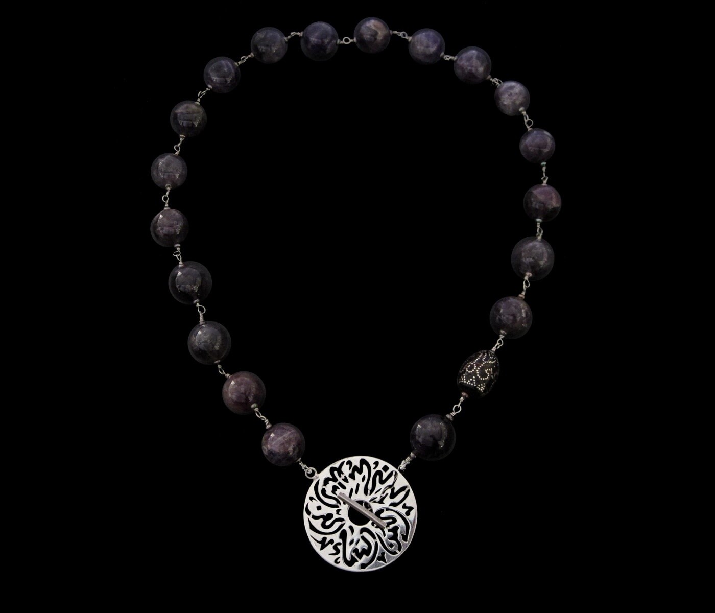 LINKED GEMSTONE NECKLACE WITH MEDIUM DISC CLASP