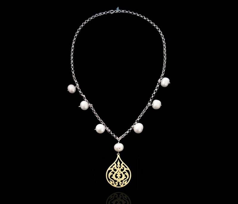 THICK CHAIN. 6 PEARLS AND LARGE ARABESQUE PENDANT