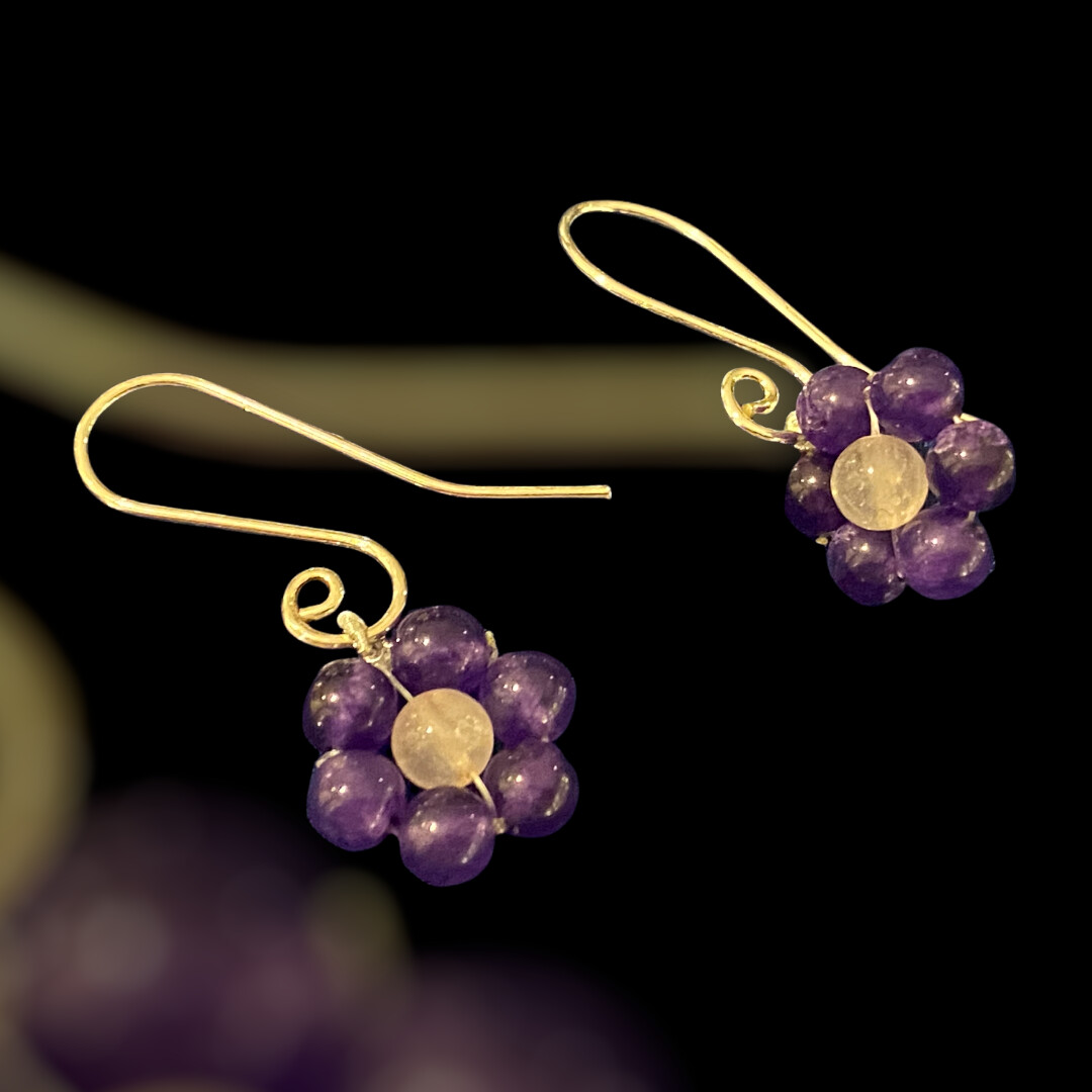 S CURVE EARRING WITH GEMSTONE FLOWER