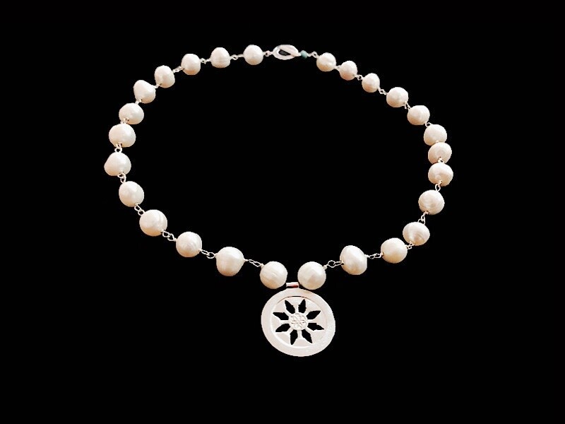 STONE WIRE NECKLACE WITH SMALL ROZANA PENDANT