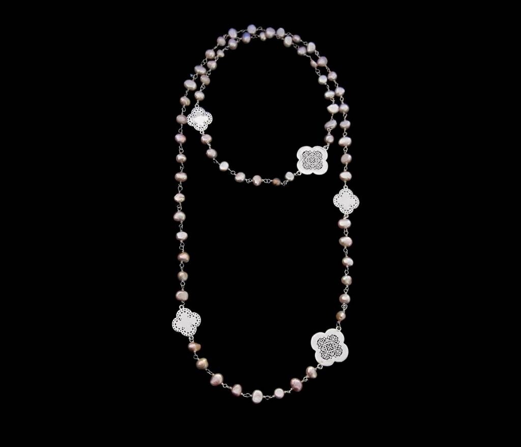 LONG PEARL NECKLACE WITH SILVER CLOVERS