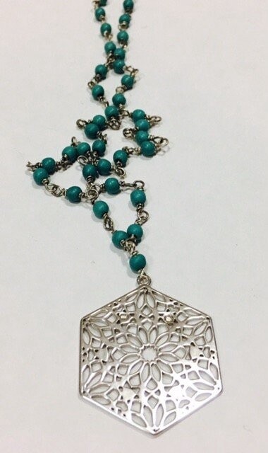 STONE WIRE NECKLACE WITH SMALL HEXAGON MOTIF