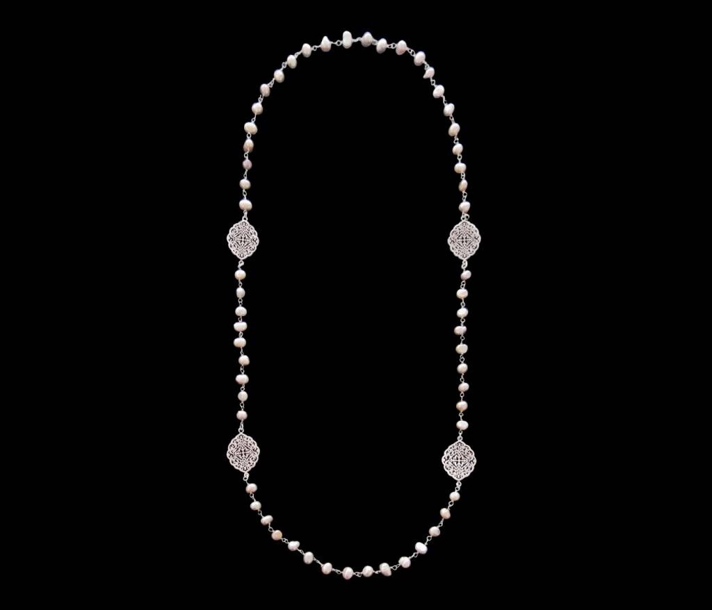 LONG PEARL NECKLACE WITH ARABESQUE OVALS