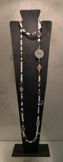 LONG STONE NECKLACE WITH MEDIUM DISC