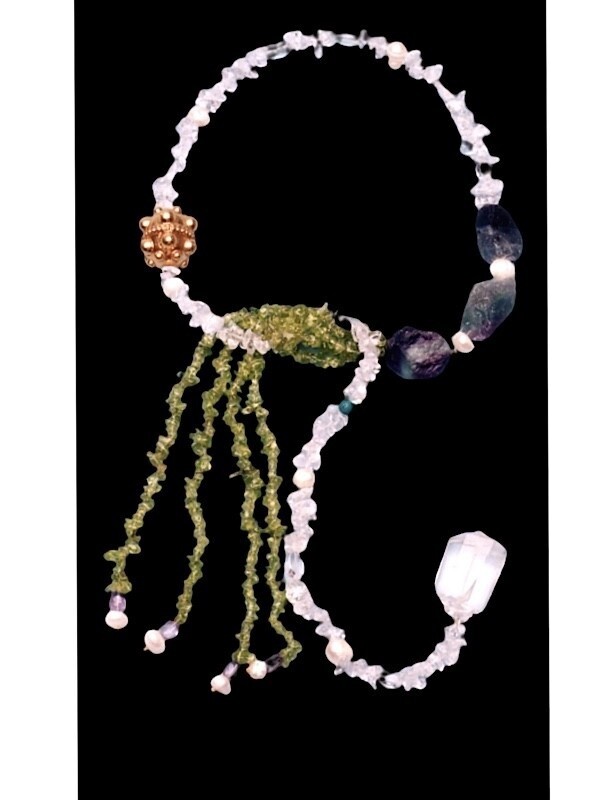 TIE NECKLACE WITH ROCK CRYSTALPERIDOT &amp; AMETHYST