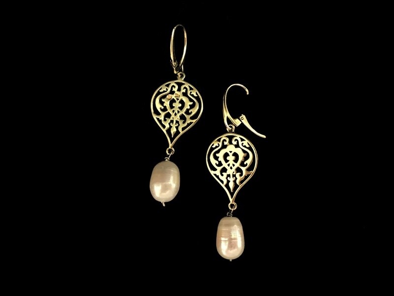 SMALL ARABESQUE SLV GP EARRING WITH DROP