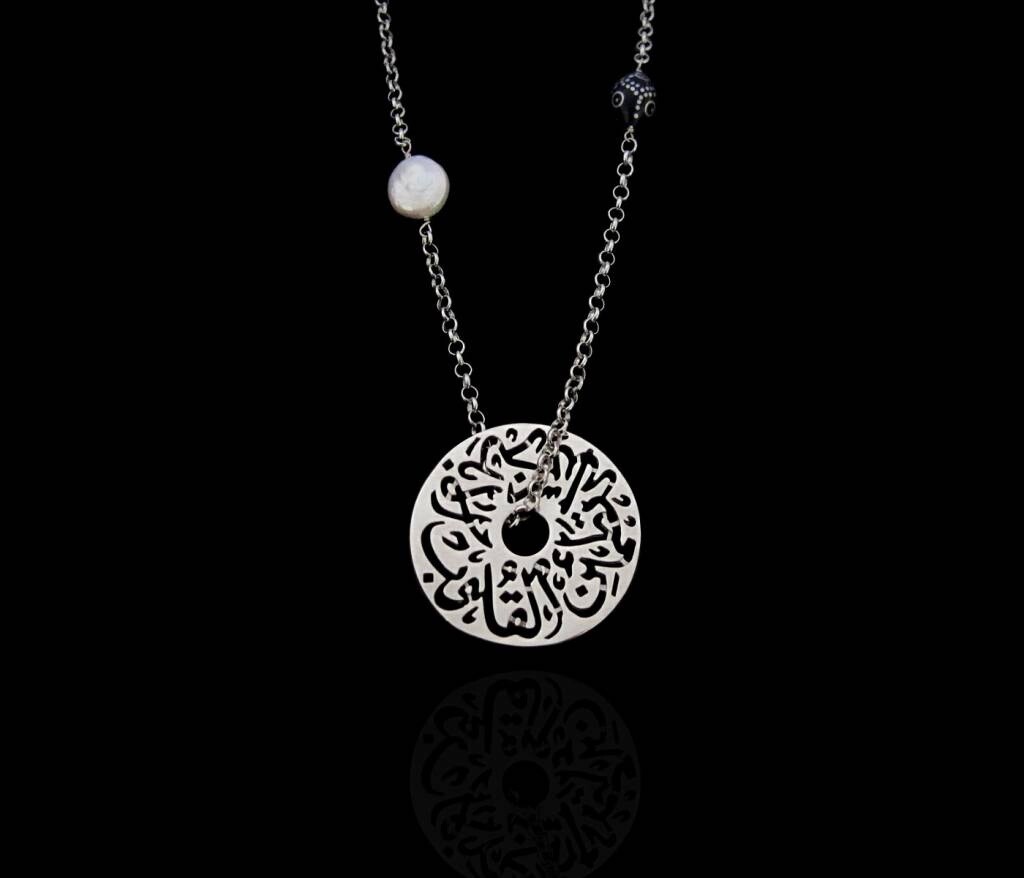 LONG CHAIN NECKLACE WITH MEDIUM DISC AND MIXED GEMSTONES