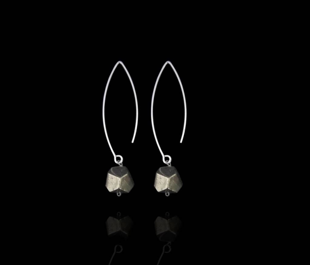 SMALL OVAL HOOK EARRINGS WITH GEMSTONE