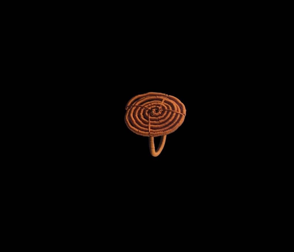 Small swirl ring
