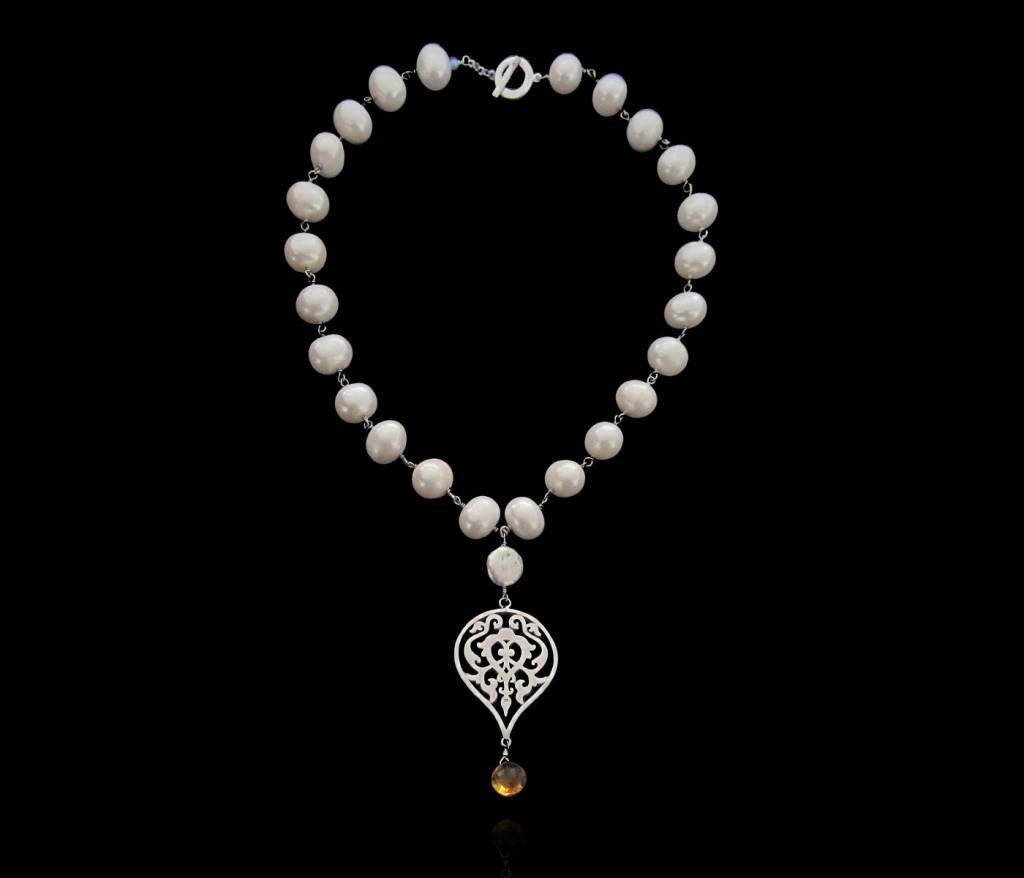 PEARL NECKLACE WITH ARABESQUE AND CITRINE DROP