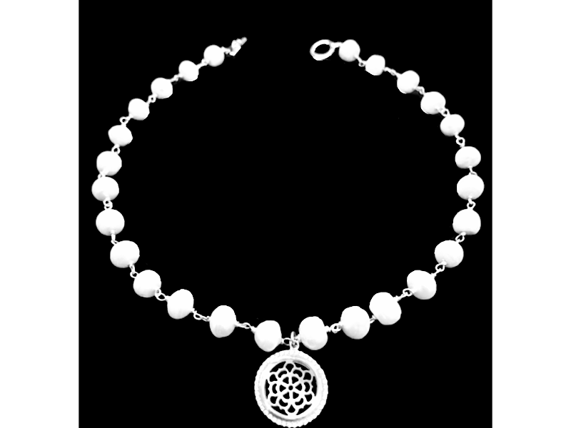 NECKLACE WITH CARVED MOP MOTIF WITH SWAROWSKI CRYSTAL BORDER