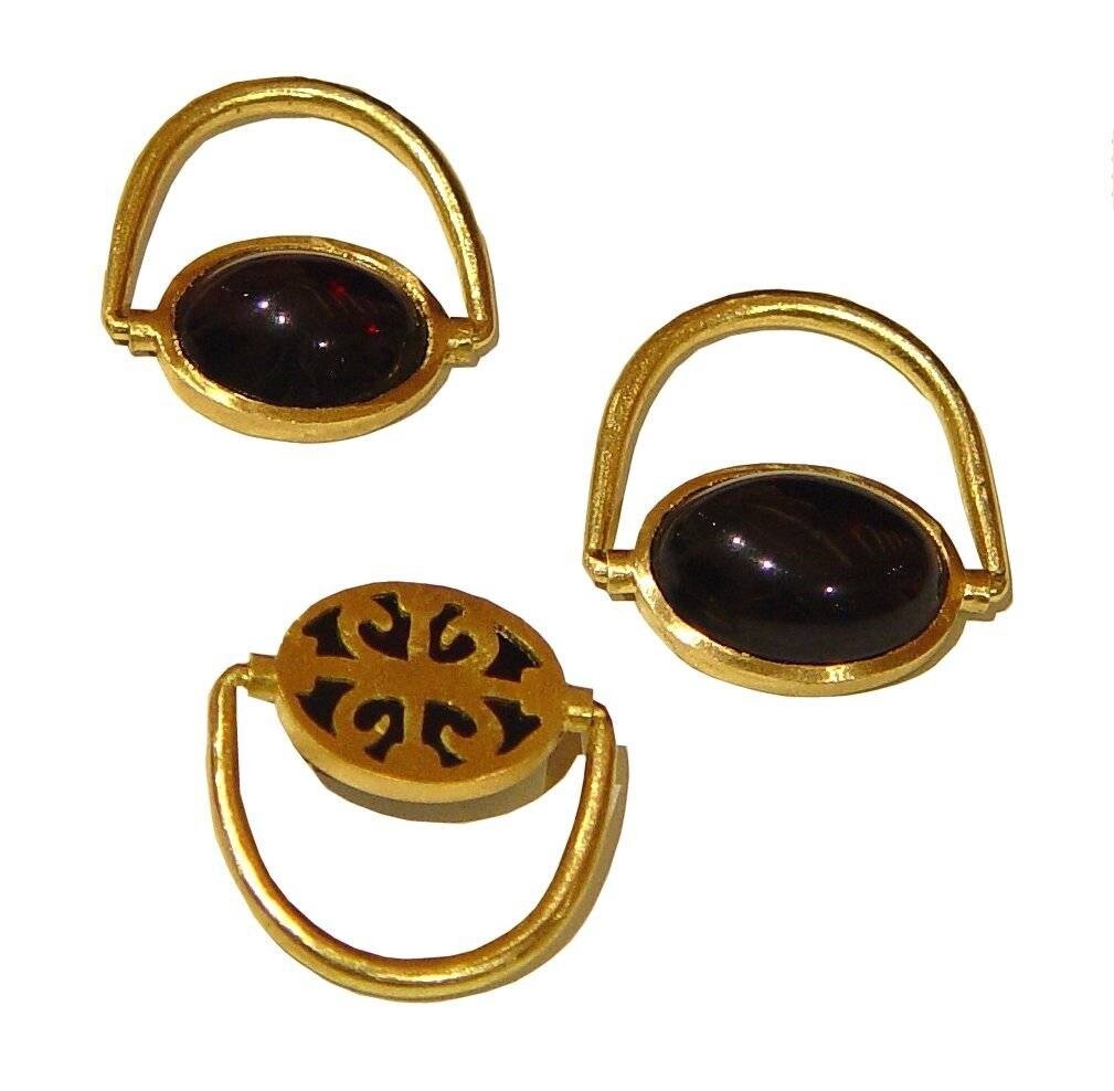 SEAL RING WITH GARNET