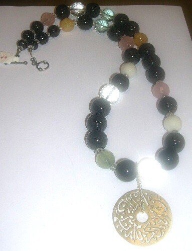 LONG STONE NECKLACE. MEDIUM DISC