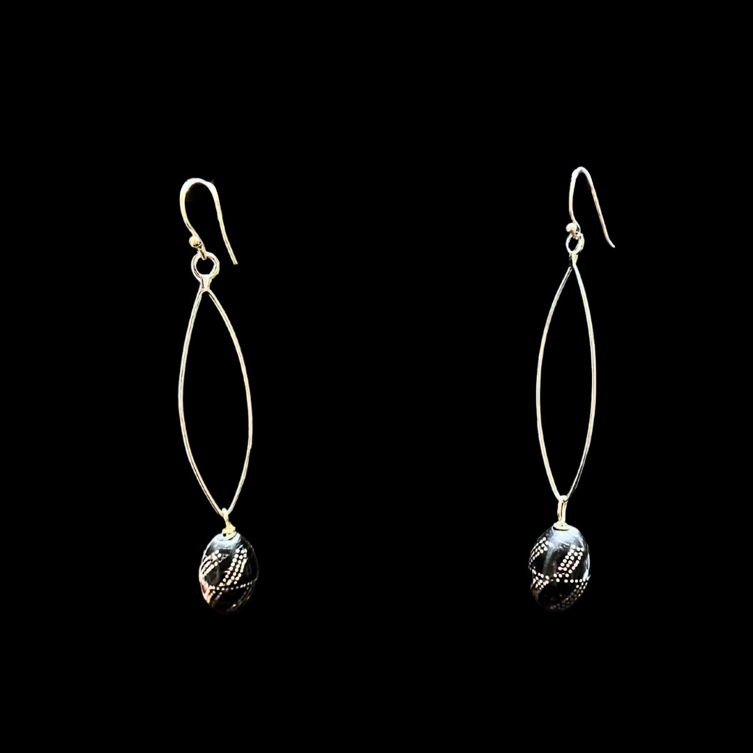 OVAL HOOP WITH YOUSOR BEAD EARRINGS