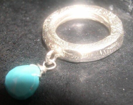 SILVER RING W TRQ
