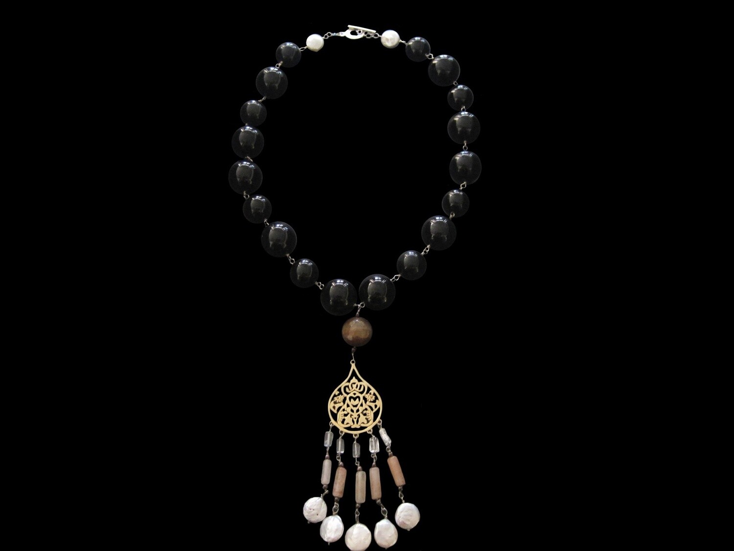 STONE NECKLACE WITH ARABESQUE GP AND TASSELS