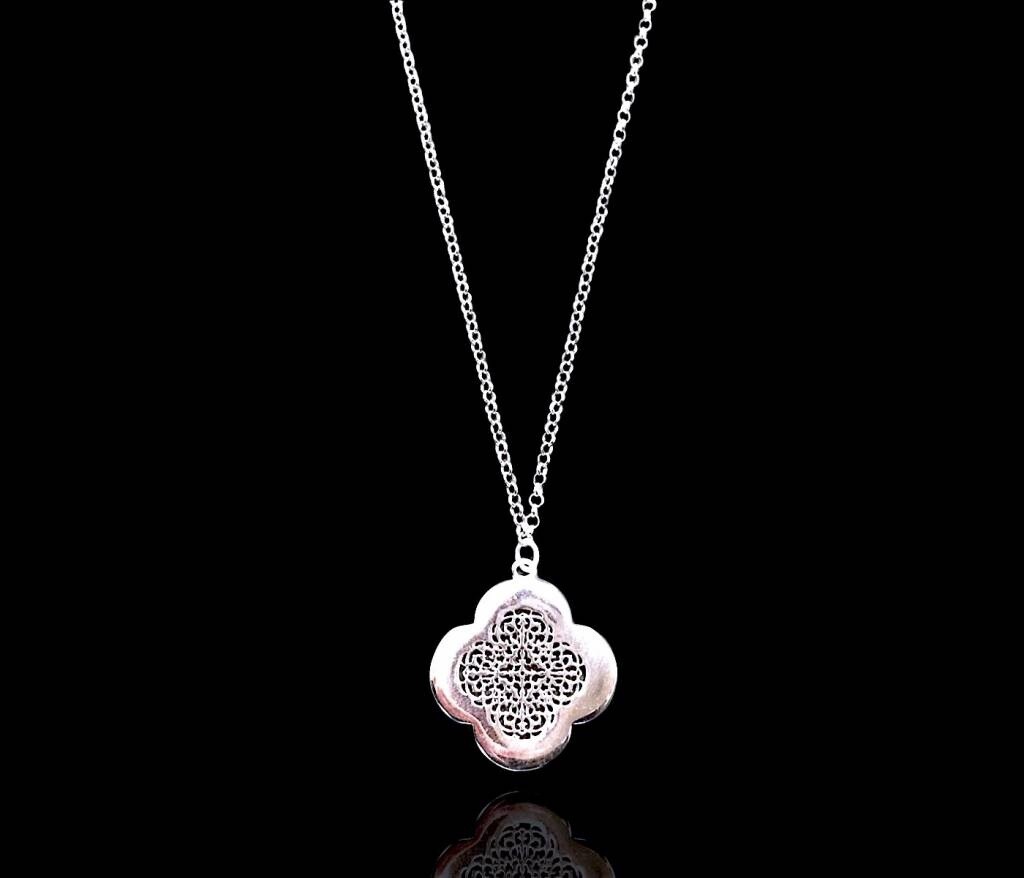 Silver Chain Necklace With Silver Clover