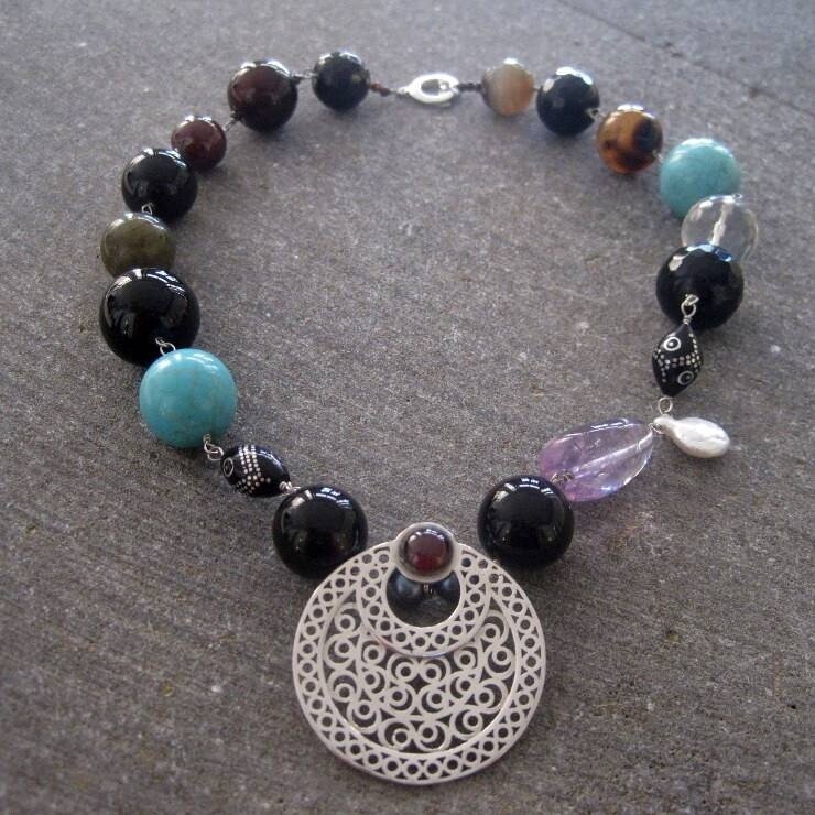 LARGE STONE NECKLACE WITH SILVER CRESCENT