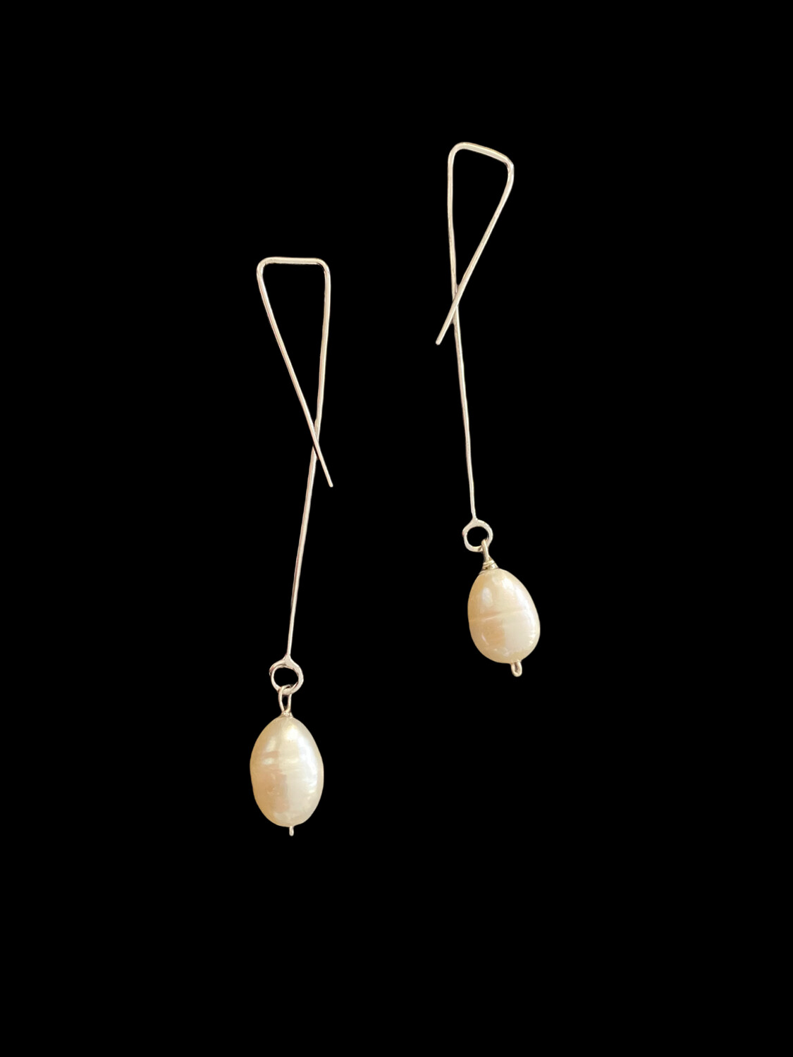 SQUARE HOOK EARRING WITH PEARL
