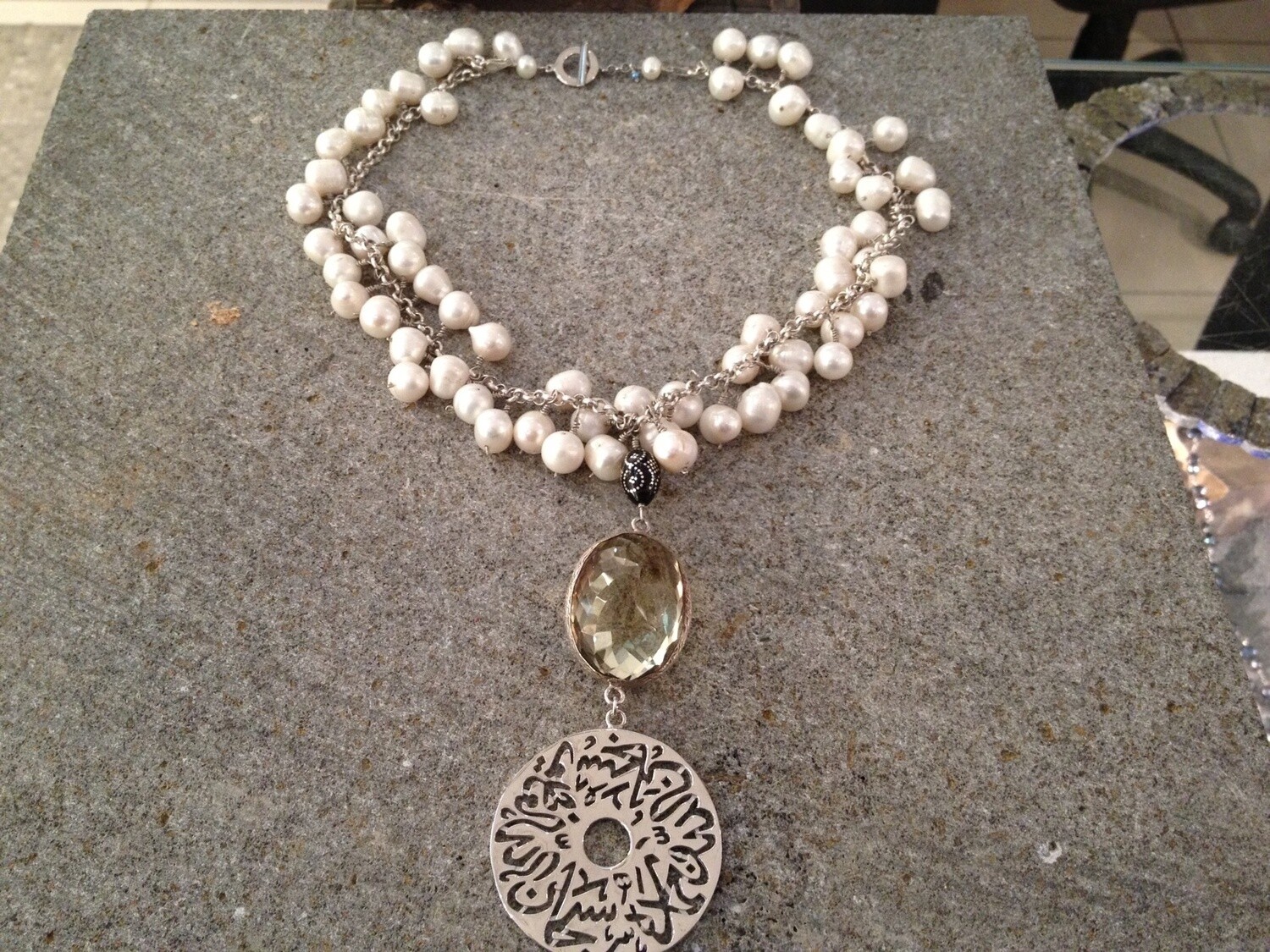 PEARL FANTASY WITH LARGE STONE AND MEDIUM DISC