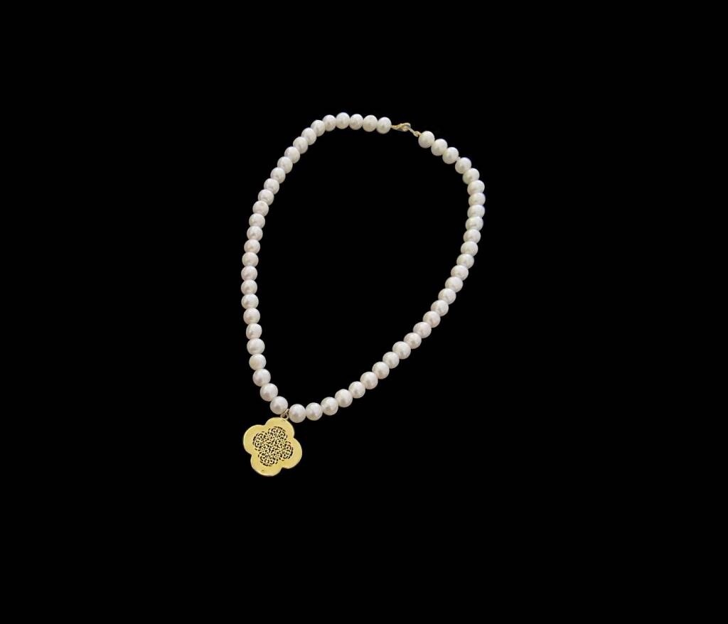 PEARL NECKLACE WITH GP ARABESQUE CLOVER LARGE