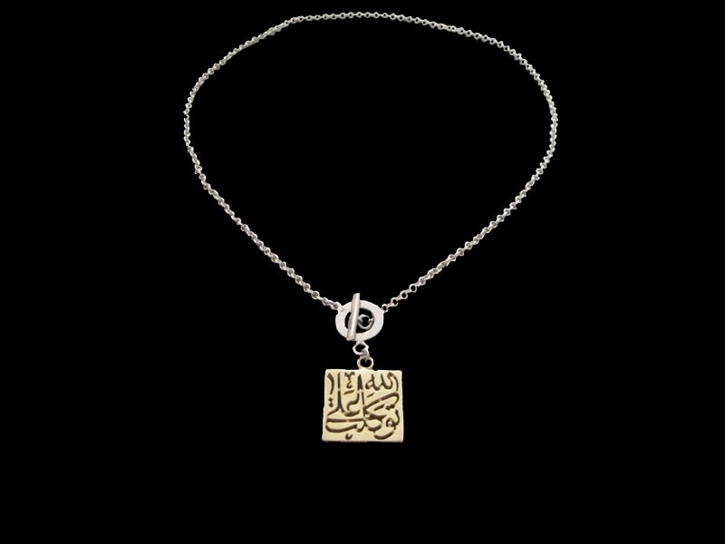 SILVER CHAIN WITH FRONT CLOSURE AND GP TAWAKUL PENDANT
